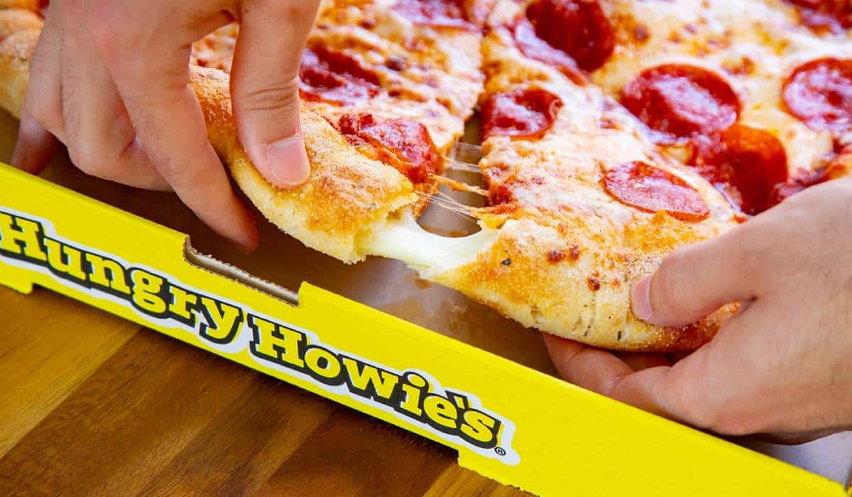 hungryhowiespizza A Picture Of Hungry Howie's Pepperoni Pizza