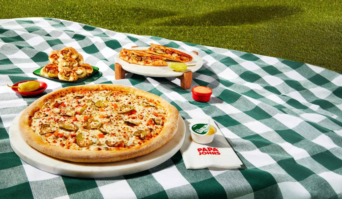 The Cheesy Burger Pizza features Papa Johns’ fresh, never frozen dough topped with a signature burger sauce, generous portions of beef, tomato, dill pickle, and real cheese made from mozzarella, served of course with a cup of the brand’s famous Special Garlic Sauce and pepperoncini.