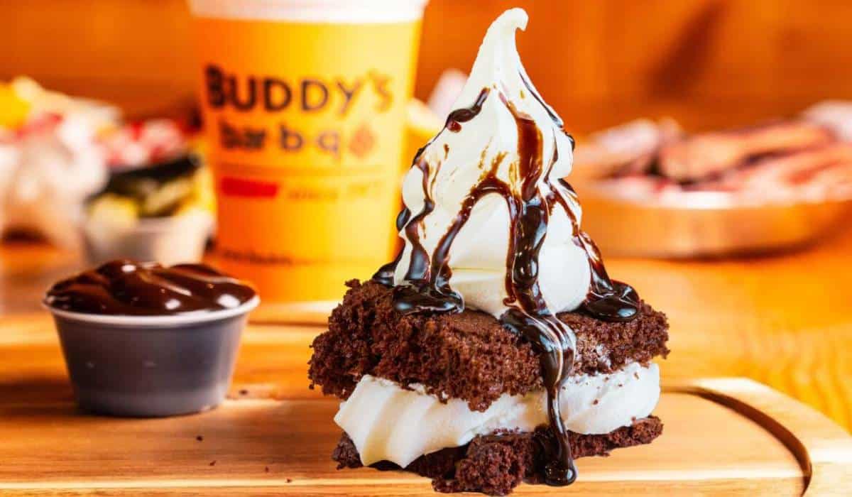 Buddy's bar-b-q Hot Fudge Cake.