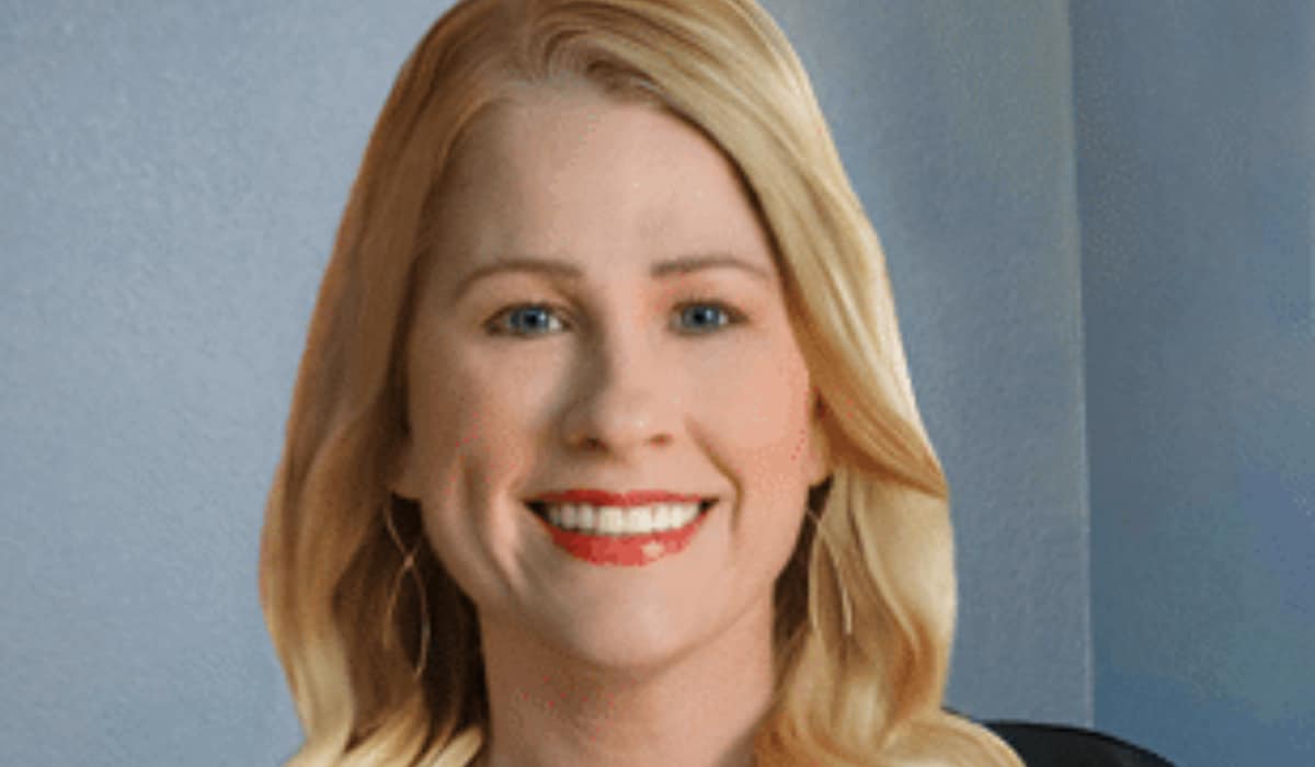 Kim Lewis.