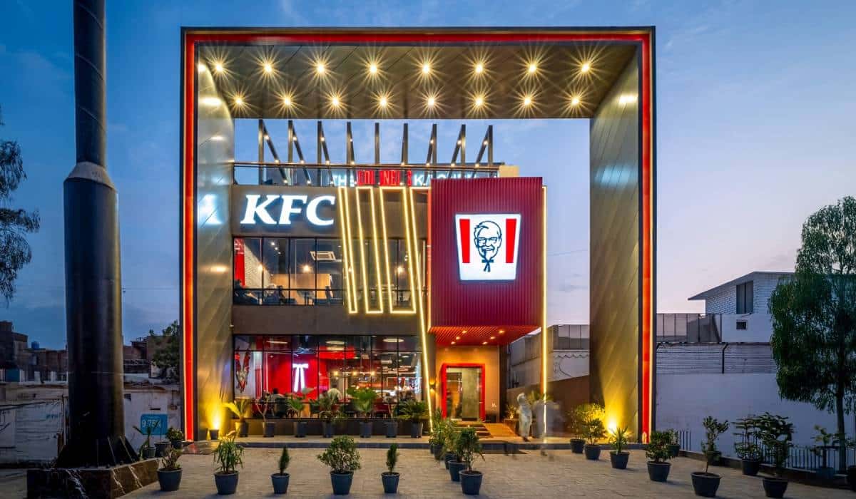 Inside Scott Mezvinsky’s First 100 Days as KFC CEO