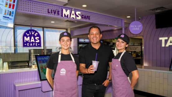 Diversified Restaurant Group CEO SG Ellison with two bellristas in a Live Más Café.