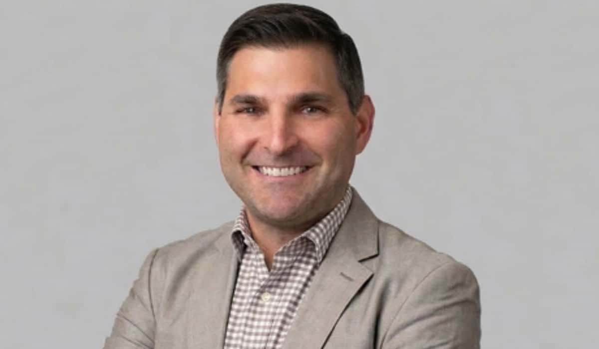 Ian Poole headshot.